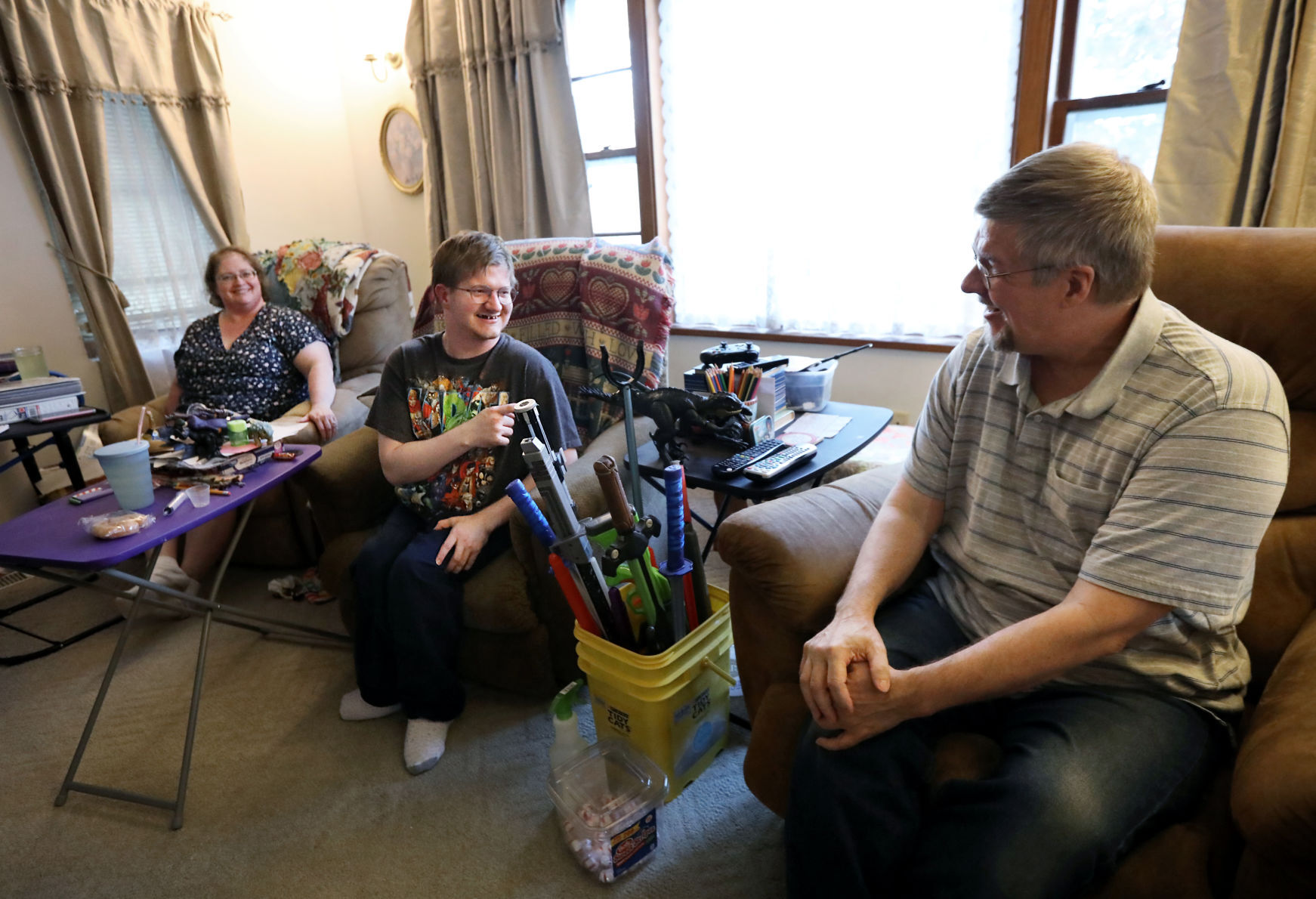 Jeremy sitting with parents (copy)